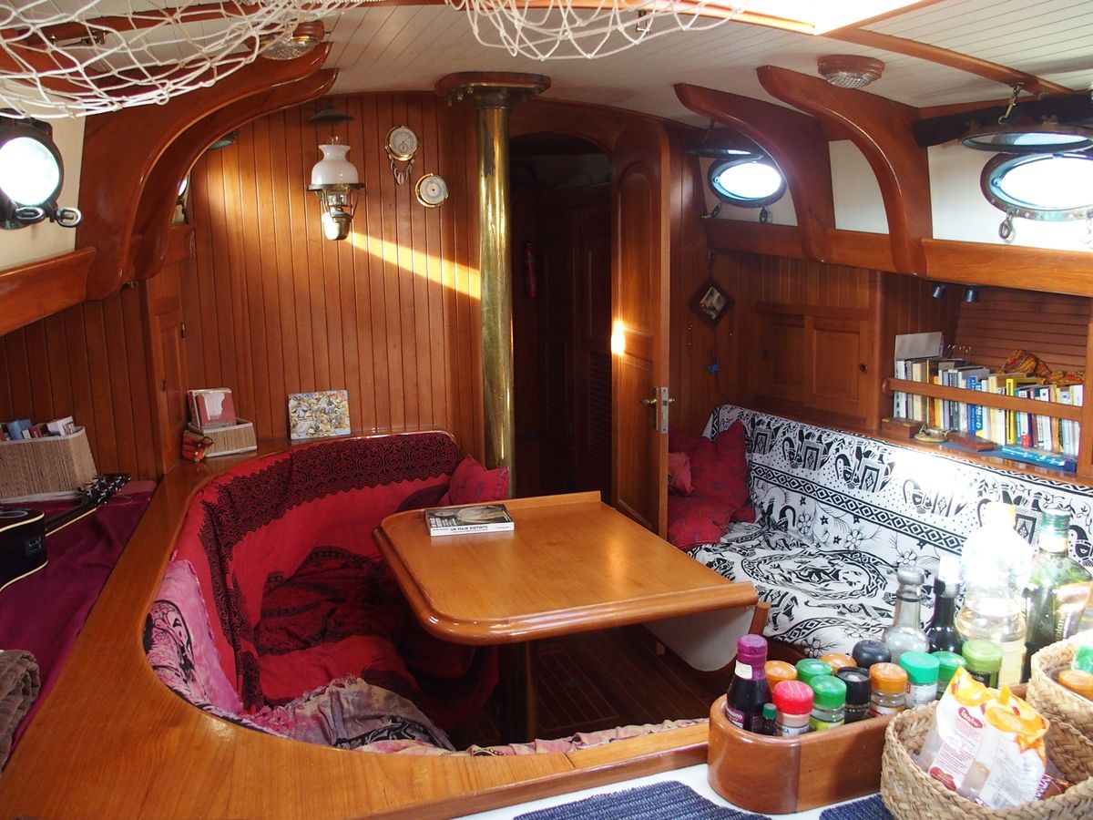 Hans Christian 38 cabin